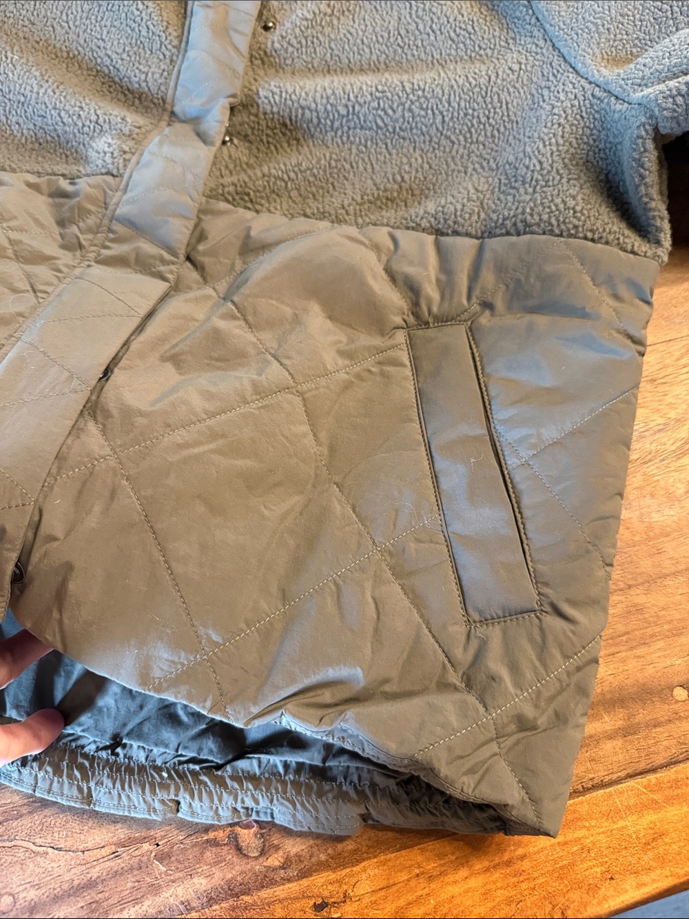 Vuori Women’s Olive Green Mixed-Media Puffer Jacket - Picture 5 of 6